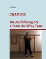 "Jin Dao; CHAM KIU; Die Ausführung der 2. Form des Wing Tsun." Person in Kampfposition vor Holzgerüst.