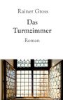 Text: "Rainer Gross, Das Turmzimmer, Roman." Offenes Fenster mit Gitterdesign, dahinter herbstlichen Bäume.