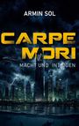„ARMIN SOL“, „CARPE MORI“, „MACHT UND INTRIGEN“ stehen in kräftigen Farben über einer stürmischen Skyline.
