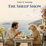Text: „Franc O. Honning, The Sheep Show“. 

Ein Mann und ein Schaf sitzen an einem Tisch vor einer Küstenlandschaft.