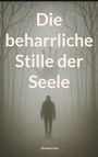 „Die beharrliche Stille der Seele“ steht in großen Buchstaben. Ein Mensch geht in einem nebligen Wald, mit Silhouette einer Hand im Hintergrund.