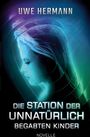 Buchtitel "Die Station der unnatürlich begabten Kinder" von Uwe Hermann. Novelle, Illustration eines nachdenklichen Gesichts in Blau.