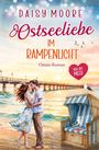 „Daisy Moore“, „Ostseeliebe im Rampenlicht“, „Ostsee-Roman“, „Nur am Meer“. Illustration: Pärchen, Strandkorb, Möwen am Meer.