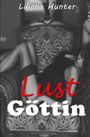 Text: "Liliana Hunter", "Lust", "Göttin". Frau auf einem kunstvoll gemusterten Sessel, entspannt und sinnlich.