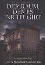 Text: "Der Raum, den es nicht gibt." Illustration eines alten Hauses bei Nacht mit beleuchteten Fenstern.