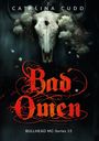 "Bad Omen" in roter, dekorativer Schrift, darunter "BULLHEAD MC-Series 15". Oben ein Stierschädel mit Blumen.