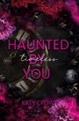 Titel: "HAUNTED BY YOU" und "timeless" in Rosa und Weiß. Umgeben von Uhrenfragmenten und violett-blauen Blüten.