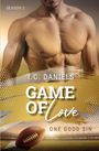 „Season 2, T.C. Daniels, Game of Love, One Good Sin.“ Ein muskulöser Mann und ein Football im Vordergrund.