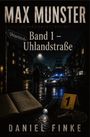 **Max Munster: Band 1 – Uhlandstraße.** Eine nächtliche Straßenszene mit Polizeiauto, Notizbuch, Taschenlampe.