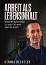 Text: "ARBEIT ALS LEBENSINHALT" und "DENNIS BESSELER". Ein Mann in blauer Kleidung lächelt in einem dunklen Gang.
