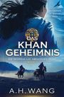 Text: "Das Geheimnis der absoluten Macht. DAS KHAN GEHEIMNIS, DIE GEORGIA-LEE-ABENTEUER-REIHE, BUCH 2, A.H. WANG." 

Eine Person von hinten mit wehendem Haar auf blauem Hintergrund, zwei Reiter im Vordergrund.