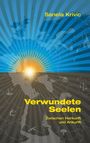 Sanela Krivic. Verwundete Seelen. Zwischen Herkunft und Ankunft. Sonnenaufgang über Landkarte mit Symbolen und Strahlen.