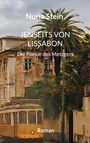 Text: "Nuria Stein, JENSEITS VON LISSABON, Die Poesie des Metzgers, Roman." Ein gelbes Tram vor einem alten Gebäude mit Palmen.