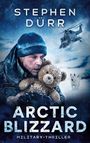 „Stephen Dürr“, „Arctic Blizzard“, „Military-Thriller“. Ein Mann in Winterkleidung hält einen Teddybär, im Schnee ein Hund.