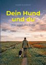 Text: "Dein Hund und du. Ohne Leckerli, ohne Drama." Ein Mann und ein Hund spazieren auf einem Landweg bei Sonnenuntergang.