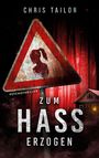 Text: "PSYCHOTHRILLER, ZUM HASS ERZOGEN, CHRIS TAILOR". Rotes Warnschild mit Silhouette eines Mädchens, Wald und Haus im Hintergrund.