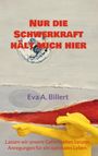 "Nur die Schwerkraft hält mich hier." Ein gelbes Figuren-Relief, das aussieht, als ob es tanzt, vor abstraktem Hintergrund.