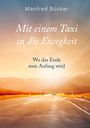 "Mit einem Taxi in die Ewigkeit. Wo das Ende zum Anfang wird. Weite Straße, Berge im Hintergrund, warmes Licht."