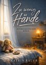 "Zu wenig Hände. Autobiografischer Roman. Katrin Rauer." Ein warm beleuchtetes Kinderzimmer mit einem Stoffhasen.