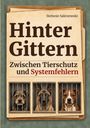 Oben steht "Stefanie Sakrzewski". 
Titel: "Hinter Gittern. Zwischen Tierschutz und Systemfehlern". 
Drei Hunde sind in Käfigen abgebildet.