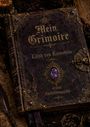 Altes Buch mit Text "Mein Grimoire, Lilith von Karnstein, erstes Ausbildungsjahr", verziert mit Edelsteinen und Metallbeschlägen.
