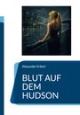"Blut auf dem Hudson" von Alexander Erkert. Eine Frau steht im Regen, blickt auf eine beleuchtete Stadt am Fluss.