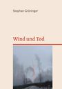 "Wind und Tod" von Stephan Gröninger. Unten ist eine neblige Landschaft mit einem Windrad zu sehen.
