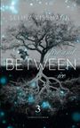 „SELINA KISSMANN“, „fire and ice BETWEEN“, „3 FANTASYROMAN“. Ein Baum mit spiegelbildlichen Wurzeln, leuchtend blau.