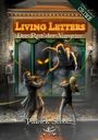 "Living Letters: Der Ruf der Vargrim" steht in leuchtenden Buchstaben über einem Buchladen. Eine Klaue greift aus dem Fenster.