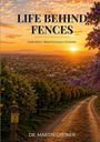 "Life Behind Fences" ist der Titel, darunter "South Africa – Beyond European Certainties". Eine Obstplantage bei Sonnenuntergang.