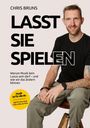 CHRIS BRUNS  
LASST SIE SPIELEN  
Warum Musik kein Luxus sein darf – und wie wir das ändern können.  
Ein Mann sitzt entspannt.
