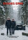 "Eisiges Erbe. Der zweite Fall für Hauptkommissar Korbinian Gschwendtner und Polizeihauptmeisterin Jette Hansen. Zwei Polizisten stehen in einem verschneiten Wald vor einem Polizeiauto."