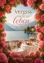 „Vergiss nicht zu leben“ in goldener und pinker Schrift. Ein Tisch mit Blumen, Geschirr und Früchten vor einem See umrahmt von Blumen.