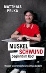 MATTHIAS PELKA. MUSKEL SCHWUND beginnt im Kopf. Warum wahre Stärke von innen kommt. Person im Rollstuhl mit rotem Shirt.
