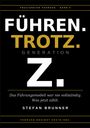 „Führen. Trotz. Generation Z.“ In Gold und Weiß auf schwarzem Hintergrund. Design einer Buchseite.