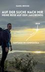 "Daniel Brocke: Auf der Suche nach mir – Meine Reise auf dem Jakobsweg. Irun, Santiago de Compostela, 850 km." Mann mit Rucksack vor Sonnenaufgang.