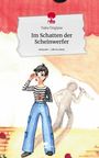 Talea Terglane: Im Schatten der Scheinwerfer. Life is a Story - story.one, Buch