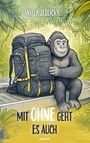 "Daniela Jedlicka", "Mit ohne geht es auch", ein Gorilla sitzt neben einem großen Rucksack im Dschungel.
