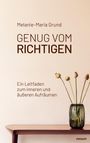 "GENUG VOM RICHTIGEN. Ein Leitfaden zum inneren und äußeren Aufräumen." Vase mit getrockneten Blumen auf Tisch.