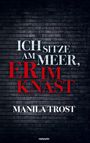 „ICH SITZE AM MEER, ER IM KNAST” und „MANILA TROST” auf Ziegelhintergrund.