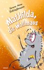 „Mathilda, die Wollmaus“ steht auf orangefarbenem Hintergrund. Eine graue, wuschelige Maus hält ein Stück Käse.