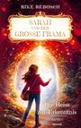 "Sarah und der große Frama", "Die Reise zur Erkenntnis", Band 1. Mädchen in rotem Hoodie öffnet leuchtendes Tor.