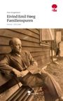 Buchtitel "Eivind Emil Høeg Familienspuren" von Peter Drugowitsch. Sepiafoto eines Mannes auf einer Bank vor einem Holzhaus.