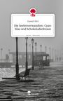 "Die Seelenverwandten: Cyanblau und Schokoladenbraun" von Zsanett Bíró. Schwarz-weißes Uferbild mit Laternen.