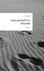 Texte: "KatEver21", "Lose yourself in a fairytale", "story.one". Hintergrund: Fußspuren im Sand.