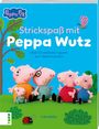 "Strickspaß mit Peppa Wutz. Über 20 niedliche Figuren zum Selbermachen." zeigt eine gestrickte Peppa-Familie auf grünem Hintergrund.