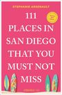 "111 Places in San Diego That You Must Not Miss" in weißem Text auf pinkem Hintergrund. Unten drei bunte Surfboards.
