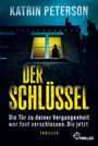 KATRIN PETERSON   
DER SCHLÜSSEL  
Die Tür zu deiner Vergangenheit war fest verschlossen. Bis jetzt.  
Thriller  
Frau im beleuchteten Fenster.