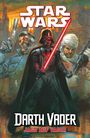 "Star Wars", "Darth Vader: Jagd auf Vader". Illustration: Darth Vader mit rotem Lichtschwert, zwei Begleiter im Hintergrund.
