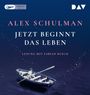 „Alex Schulman - Jetzt beginnt das Leben. Lesung mit Fabian Busch.“ Illustration: Kind in einem Ruderboot auf dunklem Wasser.